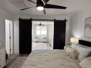 3 bedrooms, desk, iron/ironing board, free WiFi - 3 Bedroom Desert Splash Retreat (Tempe)