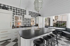 Private kitchen - Wedged Inn (Dunmore Town)