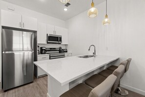 Coffee/tea maker, fridge, microwave, oven - 3 BD/ 2.5 BA/ Azur Resort (236 FD) (Davenport)
