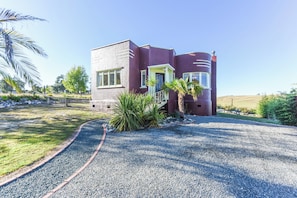 Exterior - Kettle House - Upper Moutere Holiday Home (Upper Moutere)