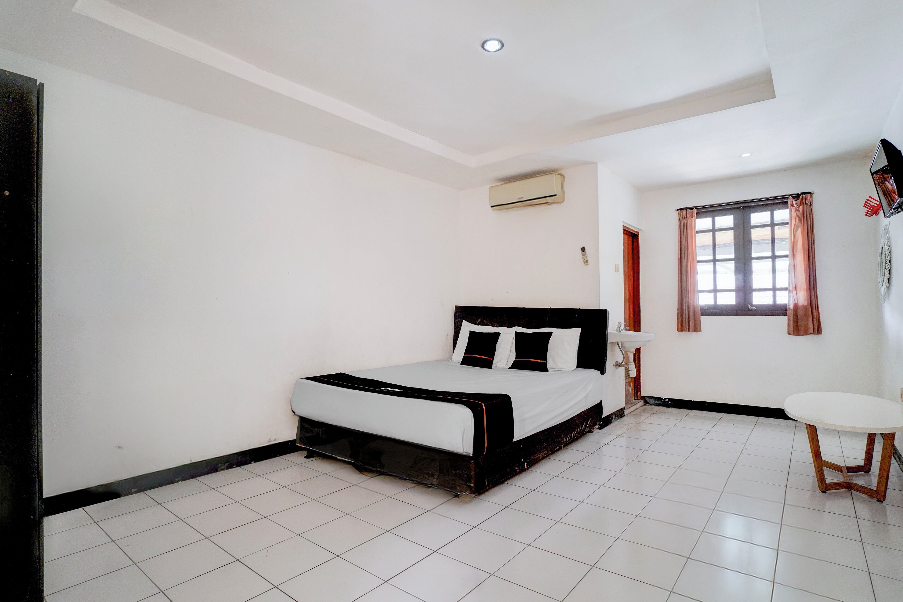 Kamar Double Standar