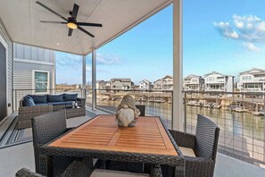 Outdoor dining - Lake LBJ Watefront Oasis | Pool Spa & Scenic Views (Kingsland)