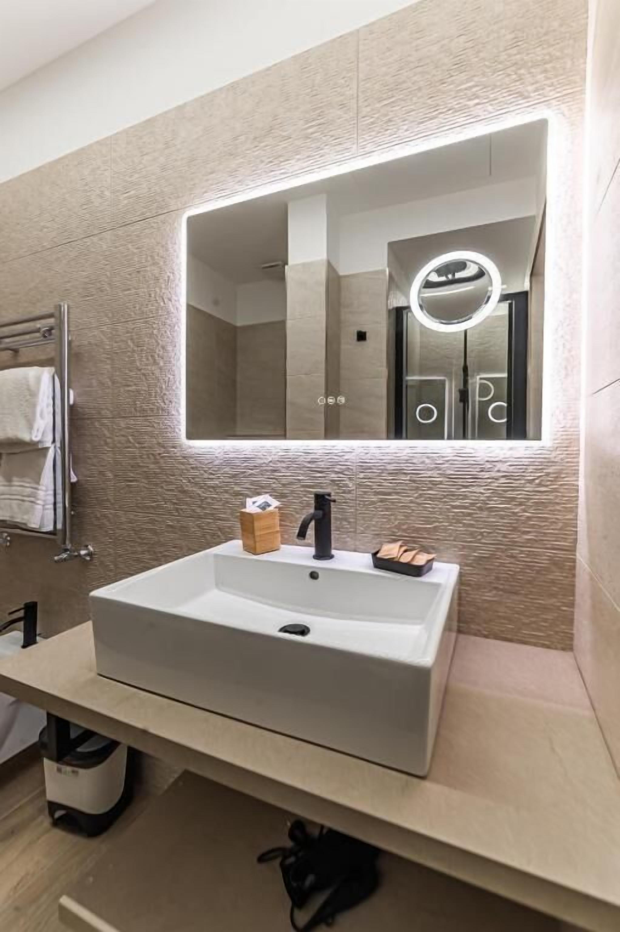 Apartamento clássico | Banheiro | Produtos de toalete grátis, secador de cabelo, bidê, toalhas de banho