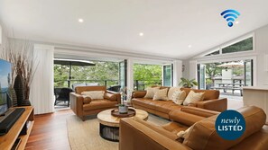 Living area - Arcadia Cottage - spacious, stylish Highlands stay for families and groups near Bowral (Bowral)
