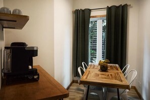 Chambre familiale, Plusieurs lits | Restauration