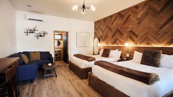 Deluxe Quadruple Room, 2 Queen Beds