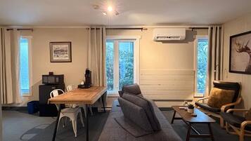 Comfort Suite, 2 Bedrooms, Kitchenette | Living area