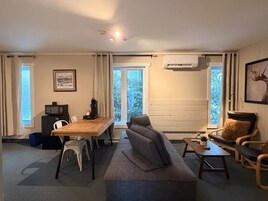 Comfort Suite, 2 Bedrooms, Kitchenette | Living area