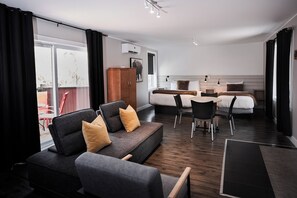 Family Room, Multiple Beds