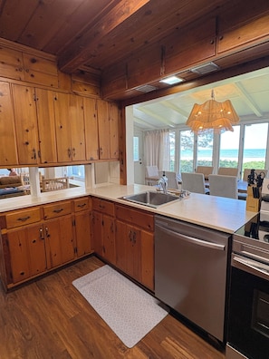 Fridge, microwave, oven, stovetop - NEW - Private Lakefront Home w/AC - 2 miles from Downtown Caseville (Caseville)