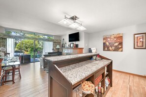 Interior - JL 309: Peaceful yet centrally located 2 bedroom, in the heart of Birch Bay. (Birch Bay)