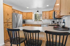 Private kitchen - Paradise Pines (Big Bear Lake)