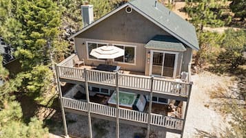 Casa básica, sacada, vista para a montanha | Fachada