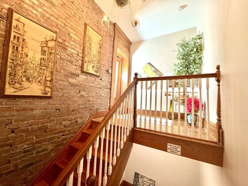 2 Bedroom, Near downtown, Ohio city, Tremont, and Central!