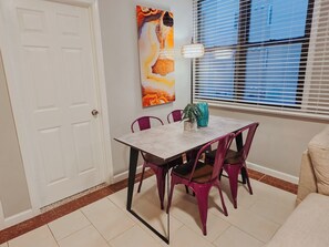 Dining - Ledge / 2 King Beds / Elevator / 2 Ensuite / W/D (Philadelphia)