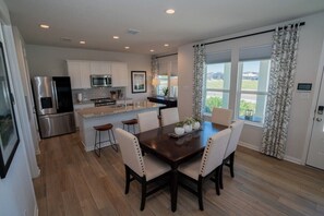 Dining - Green Haus Hill Country Retreat by Gruene Sleeps 7 (New Braunfels)