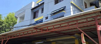 마 두르가 홈스테이