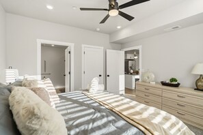 2 bedrooms, desk, iron/ironing board, WiFi