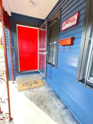 Exterior detail - The Perfect Spot! - Free Parking & Patio (San Antonio)