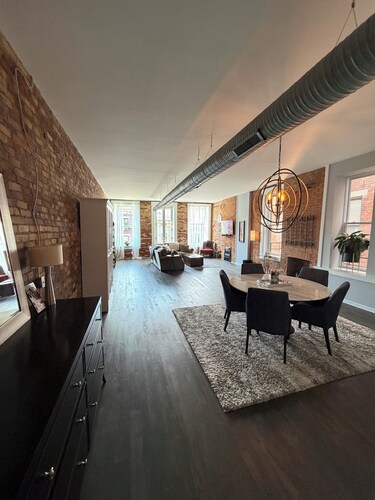 Huge 1-bedroom apartment with private balcony in vibrant Cincinnati Main St OTR!