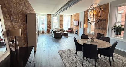Huge 1-bedroom apartment with private balcony in vibrant Cincinnati Main St OTR!