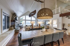 Interior - 6 bed 4 bath cottage on Lake Joseph (Port Carling)
