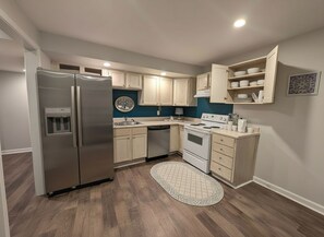 Private kitchen - World Cup Ready!  2-bedroom apartment with AC in awesome Atlanta neighborhood (Atlanta)
