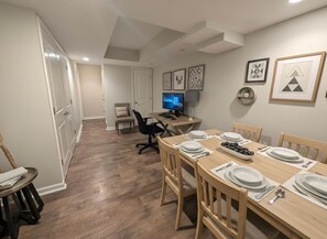 Dining - World Cup Ready!  2-bedroom apartment with AC in awesome Atlanta neighborhood (Atlanta)