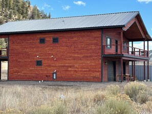 Exterior - Cliff Cabin 4B/3BA Cabin Big Mtn Rver Views Deck Breakfast Bar AC NEW BUILD 3/26 (South Fork)