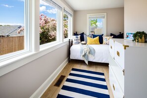 3 bedrooms, iron/ironing board, WiFi, bed sheets - Cape Chic Retreat • Beach Walks & Water Views (Yarmouth)
