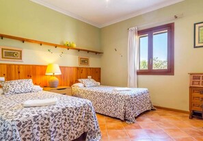 3 bedrooms, free WiFi, bed sheets - Ses Veles by Rentallorca (Binissalem)