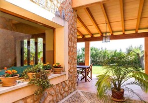 屋外ダイニングエリア