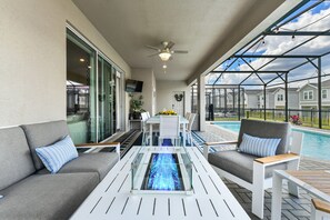 Outdoor dining - Theater! Arcade! Mickey! Resort 7 mi 2 Disney-2166 (Davenport)