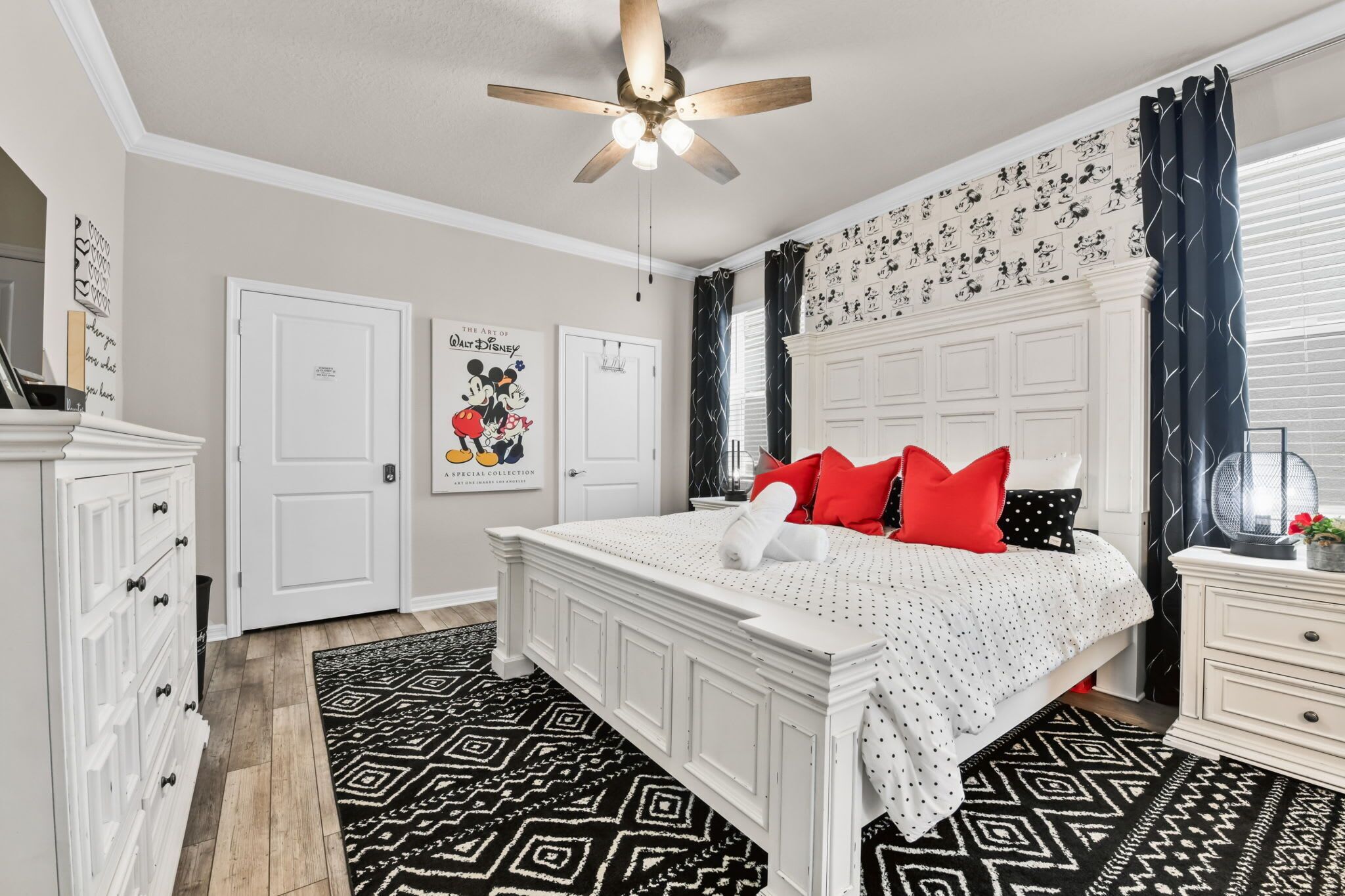 9 bedrooms, iron/ironing board, WiFi, bed sheets