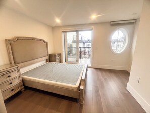A bedroom with a bed, dresser, and a window with a view. - Big 3 bed+ 3 Bath townhome with rooftop views (Vancouver)
