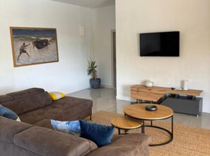 TV - Villa Coral - Four bedroom villa with pool (Supetar)