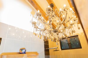 Superior-Vierbettzimmer, Gartenblick | Badezimmer