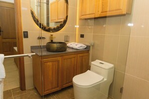 Perhehuone, vuoristonäköala | Kylpyhuone