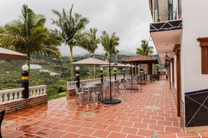 Familierom, fjellutsikt | Terrasse/patio