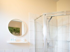 Shower, hair dryer - Apartments Mijajov Dvor- One-Bedroom Apartment with Balcony and Sea View (Sumartin)
