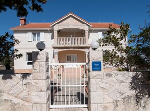 Exterior - Apartments Mijajov Dvor- One-Bedroom Apartment with Balcony and Sea View (Sumartin)
