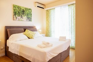 2 bedrooms, iron/ironing board, Internet, bed sheets - Apartments Mijajov Dvor- One-Bedroom Apartment with Balcony and Sea View (Sumartin)