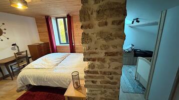3 bedrooms, WiFi, bed sheets