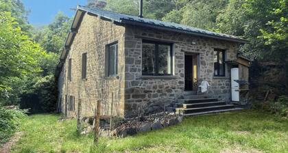 Recharge your batteries in the forest, cocooning self-catering cottage with free-roaming rabbits!