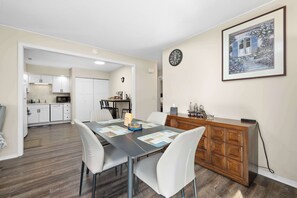 Dining - Modern Condo Near Zoo with Free Garage Parking (Fort Wayne)