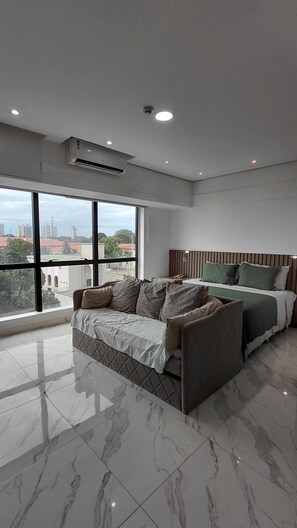 Apartamento Deluxe, cocina, vistas al río | Interior