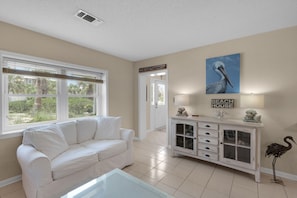 Smart TV - Beach like a Local! Beach House w/Pool 3/2 - Pet Friendly (Pensacola Beach)