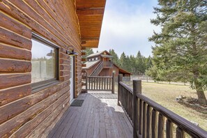 Terrace/patio - Wild Adventures in Eureka! Amish-Crafted Cabin (Eureka)