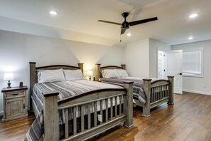 Room - Float the Current! Riverfront Ozark Home w/ Deck (Van Buren)