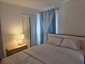 2 室のベッドルーム、アイロン / アイロン台、インターネット、ベッドシーツ